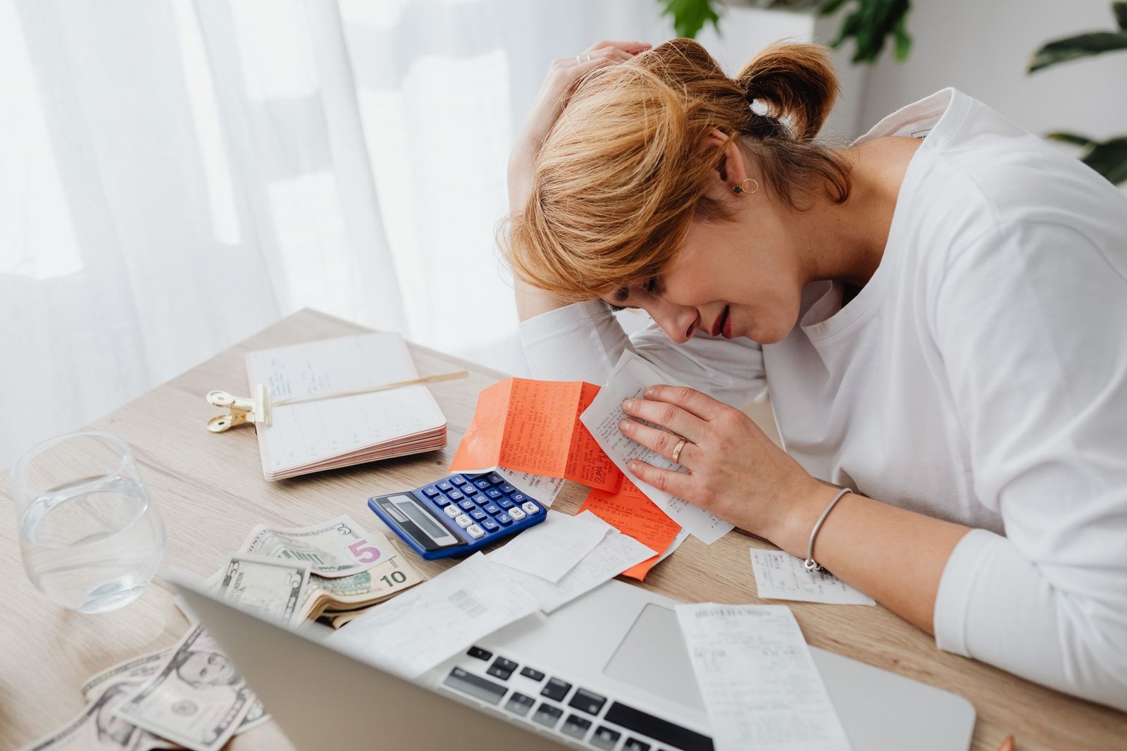 Pesquisa aponta que problemas financeiros afetam saúde mental de 89% dos brasileiros